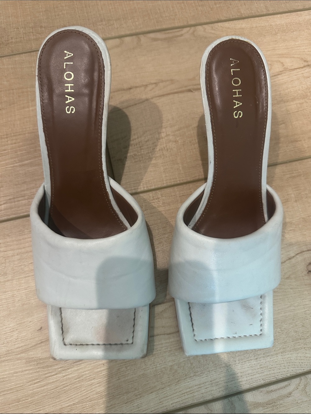 ALOHAS White Square-Toe Padded Slide Mules